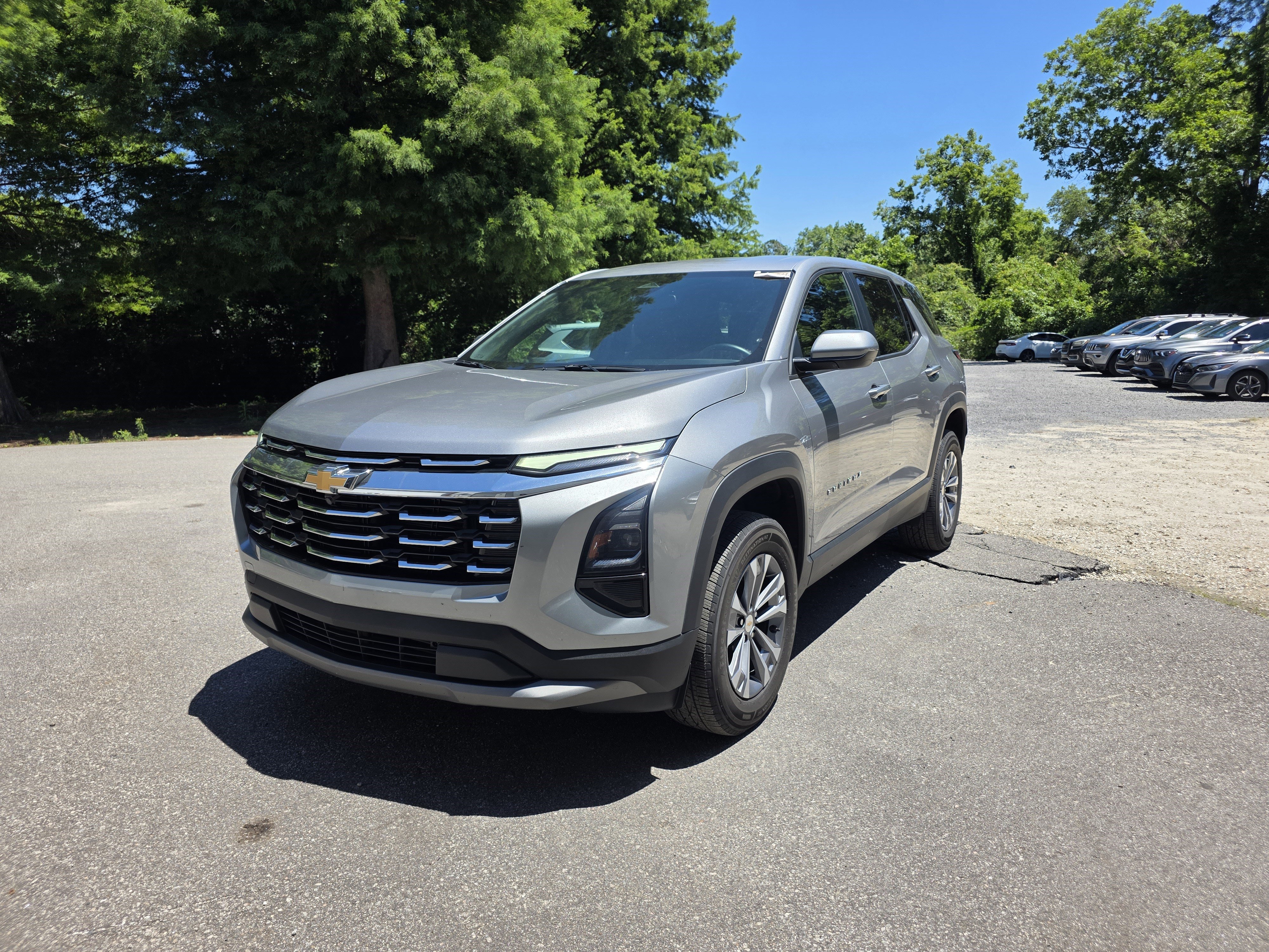 Used 2025 Sterling Gray Metallic Chevrolet FWD LT image 25