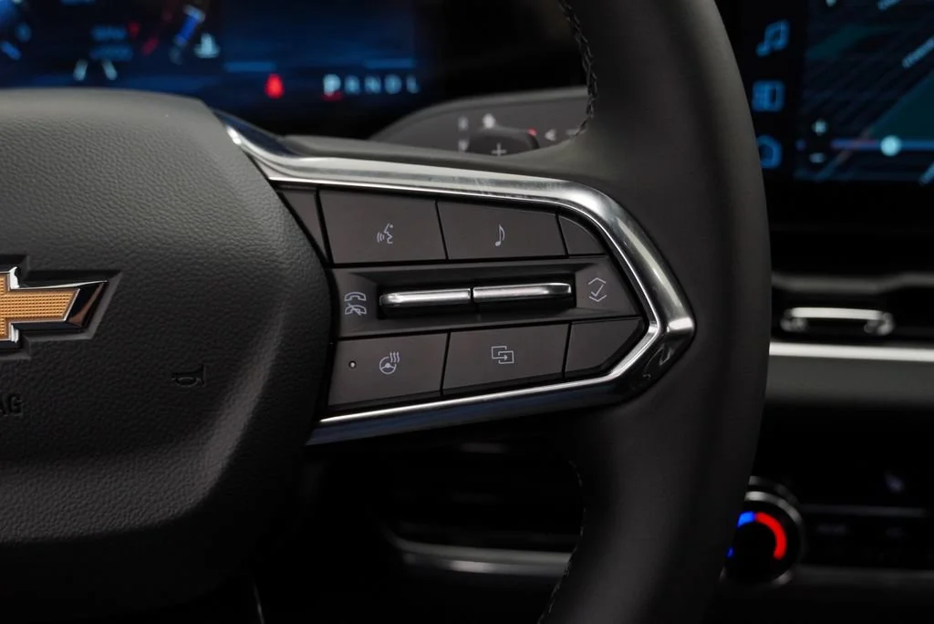 New 2027 Summit White Chevrolet LT image 21
