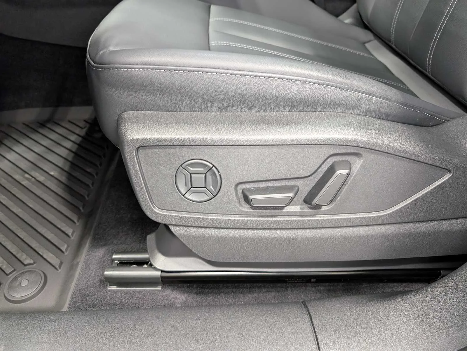 Used 2026 Tambora Gray Metallic Audi Premium Plus image 39