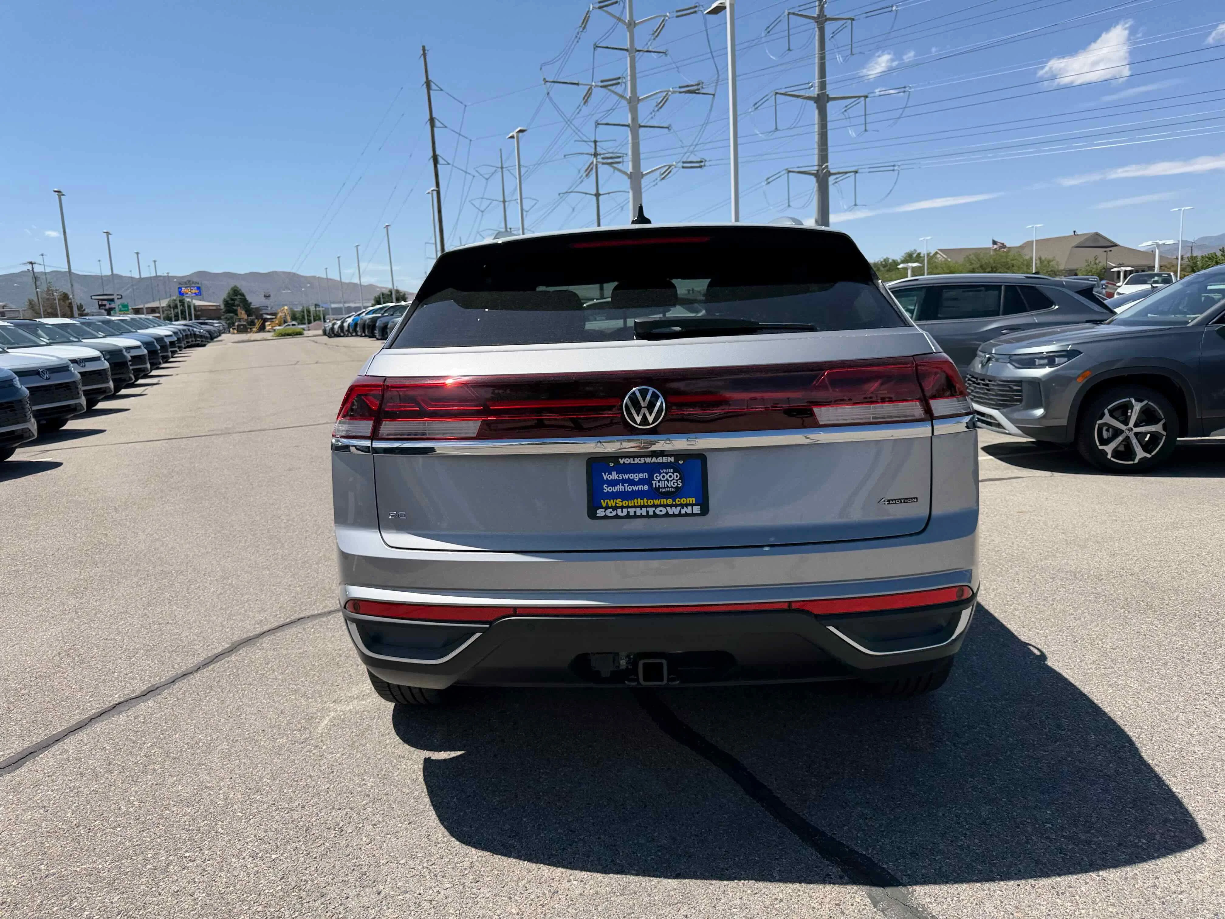 New 2026 Silver Mist Volkswagen 2.0T SE w/Technology image 4