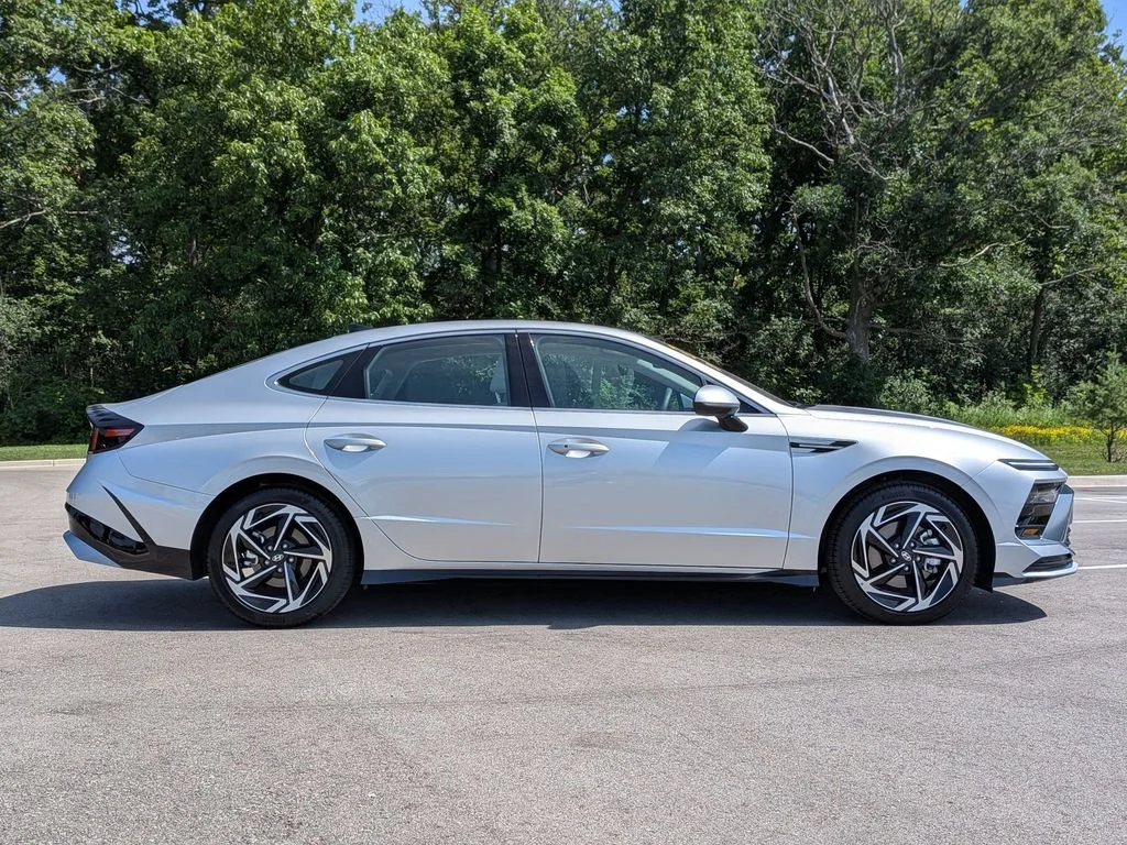Used 2026 Silver Hyundai SEL Sport image 8