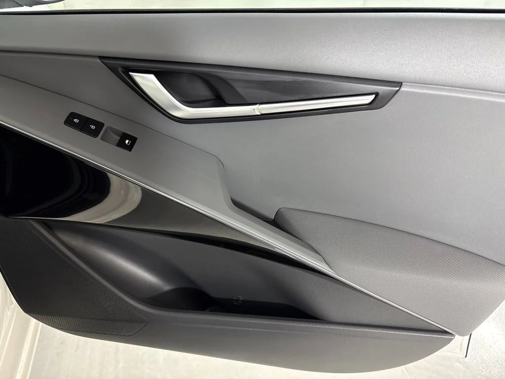 New 2026 Snow White Pearl Kia EX image 14