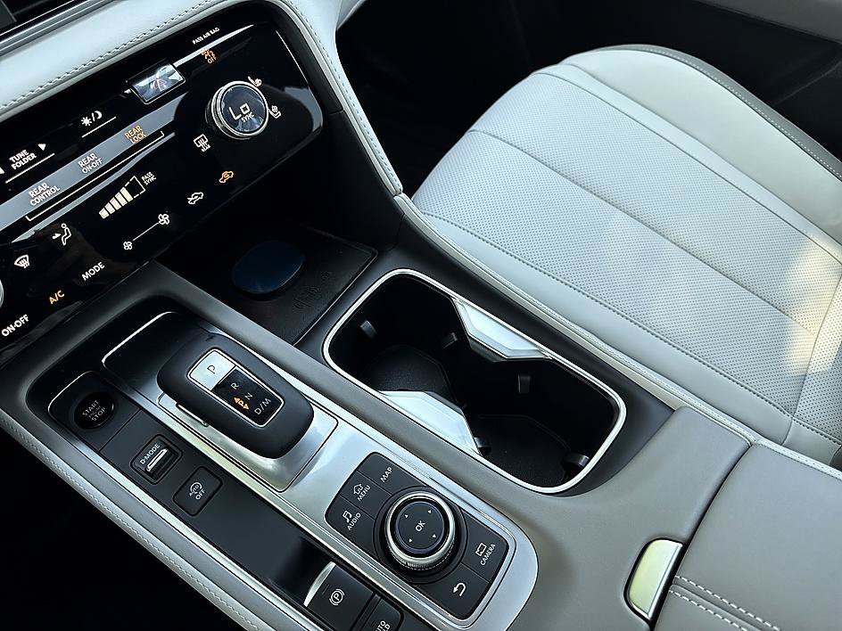 New 2027 Radiant White/Black Obsidian INFINITI SPORT image 18