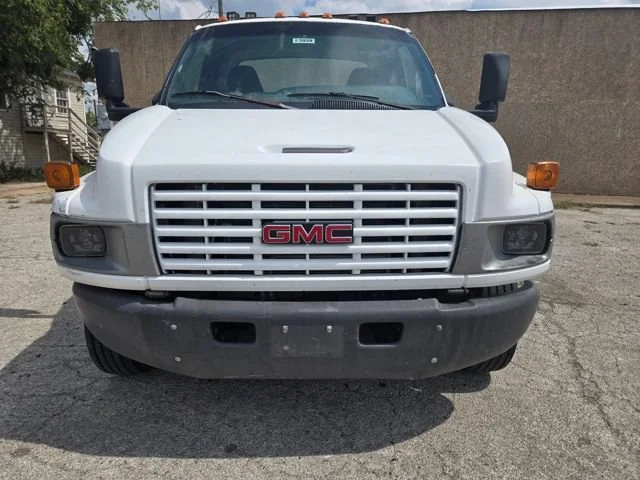Used 2005 Summit White GMC  image 2