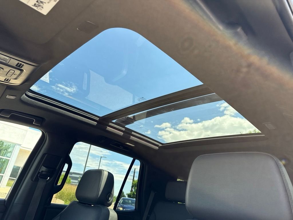 Used 2022 Black Chevrolet Z71 image 23