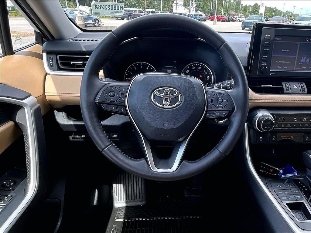 Used 2022 Black Toyota XLE Premium image 17