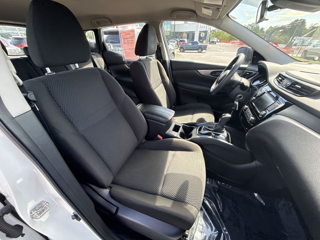 Used 2021 White Nissan S image 22
