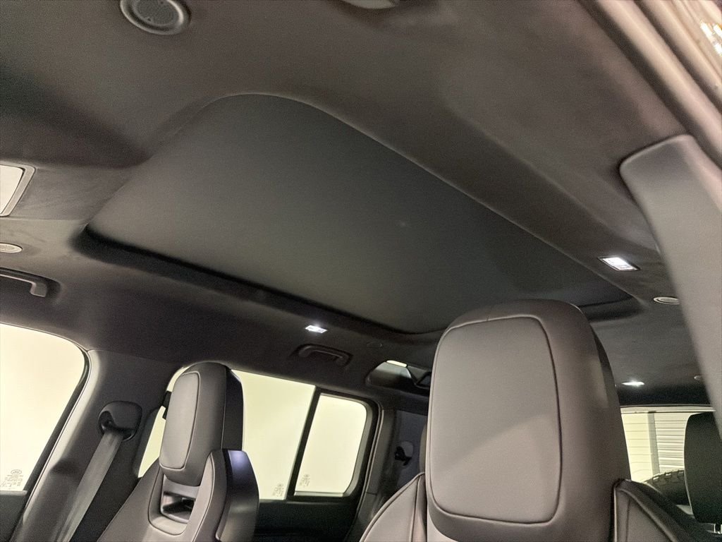 New 2026 Narvik Black Land Rover OCTA Black image 19