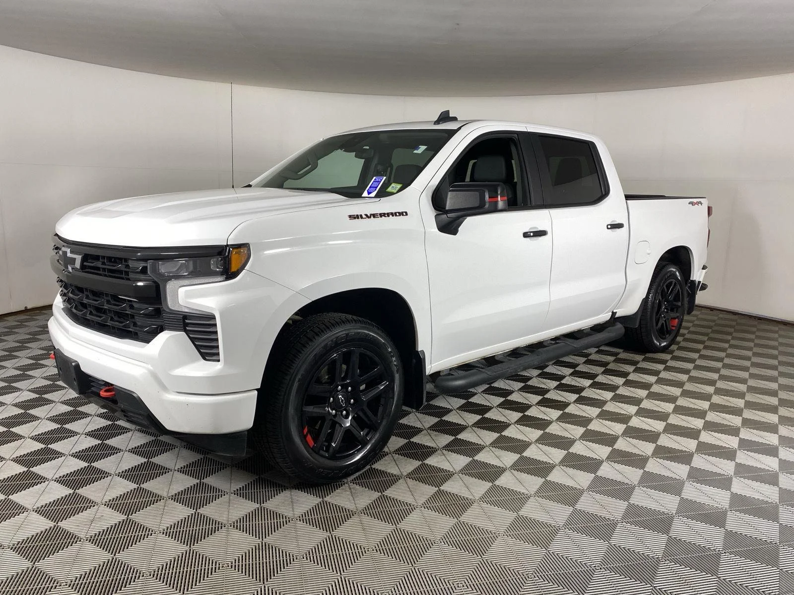 Used 2025 Summit White Chevrolet RST image 3