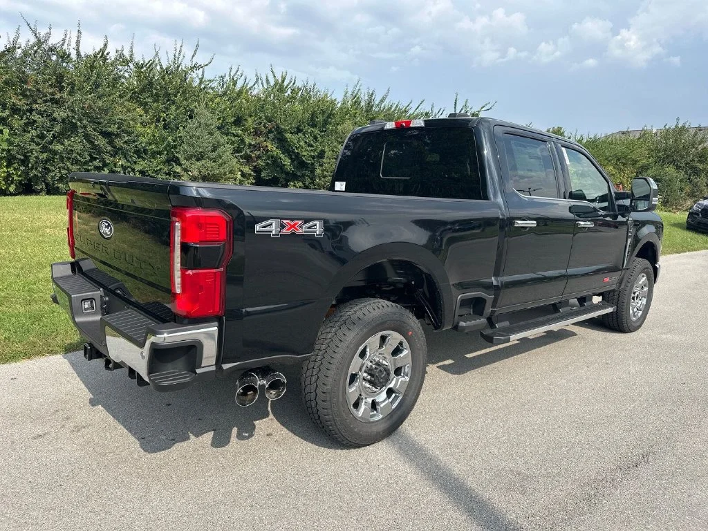 New 2027 Black Ford Lariat image 16