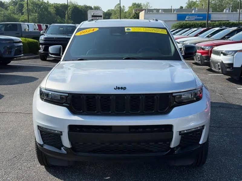 Used 2024 Silver Zynith Jeep Limited image 10