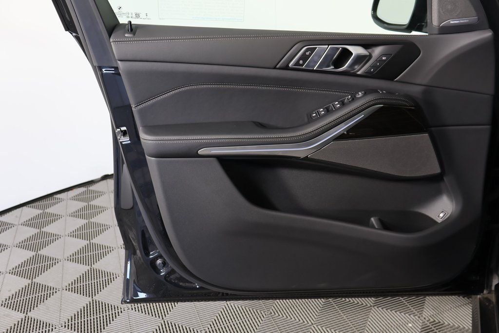 2026 BMW X5 50e - Photo 7