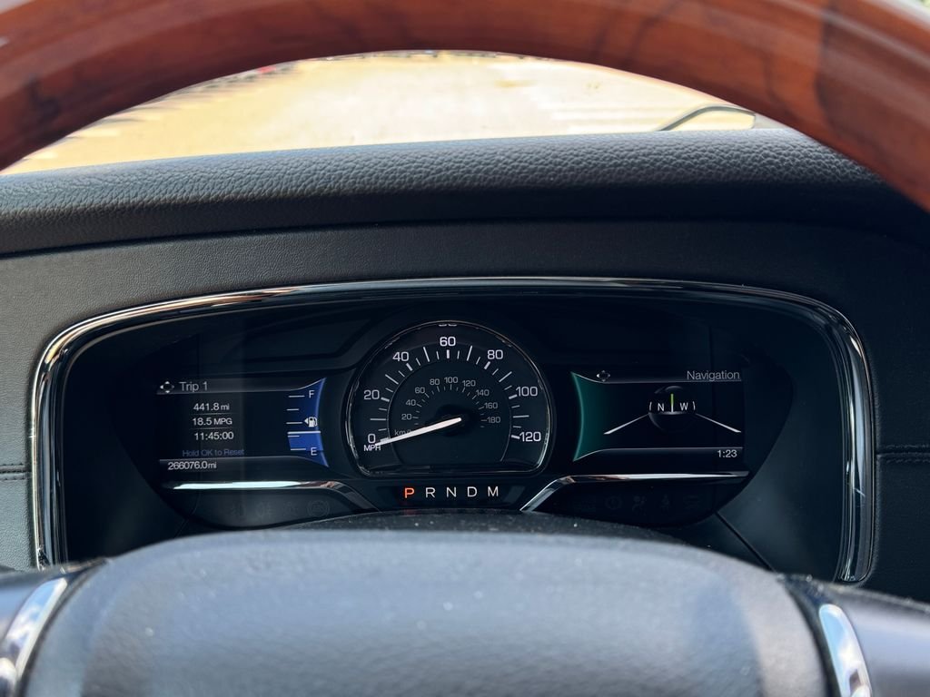 Used 2017 Magnetic Gray Metallic Lincoln Select image 28