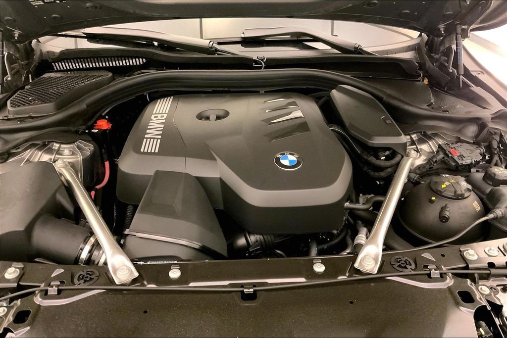 Used 2026 Oxide Grey Metallic BMW  image 8