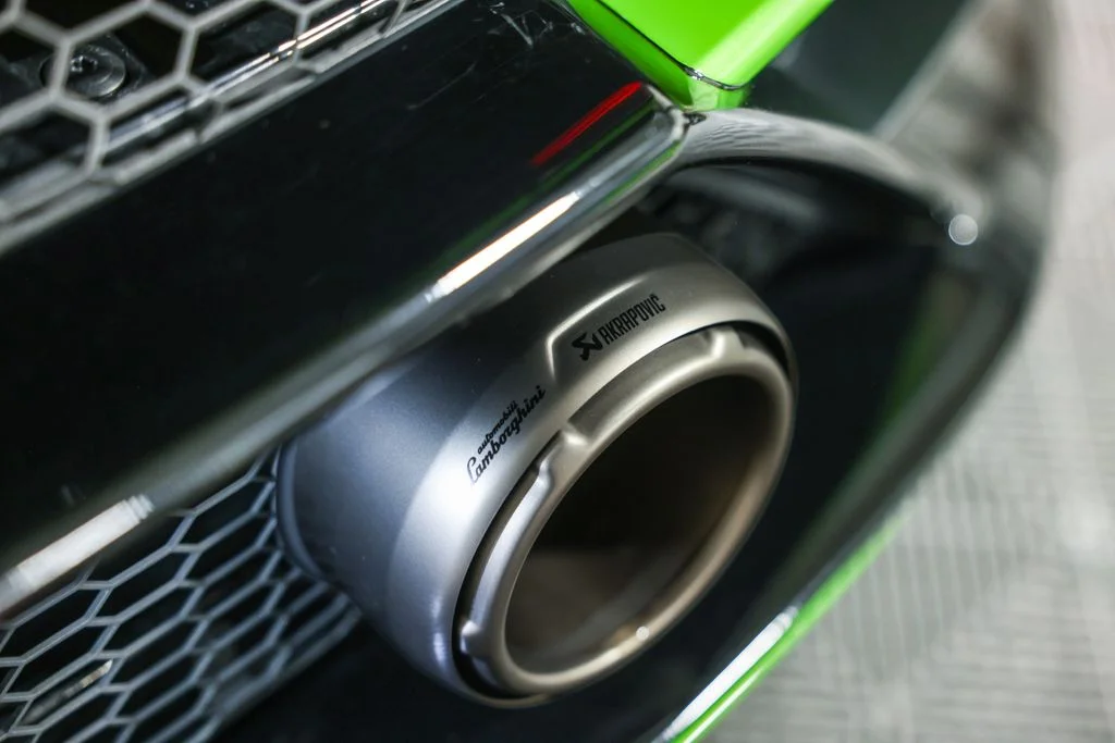 Used 2021 Green Lamborghini Base image 10