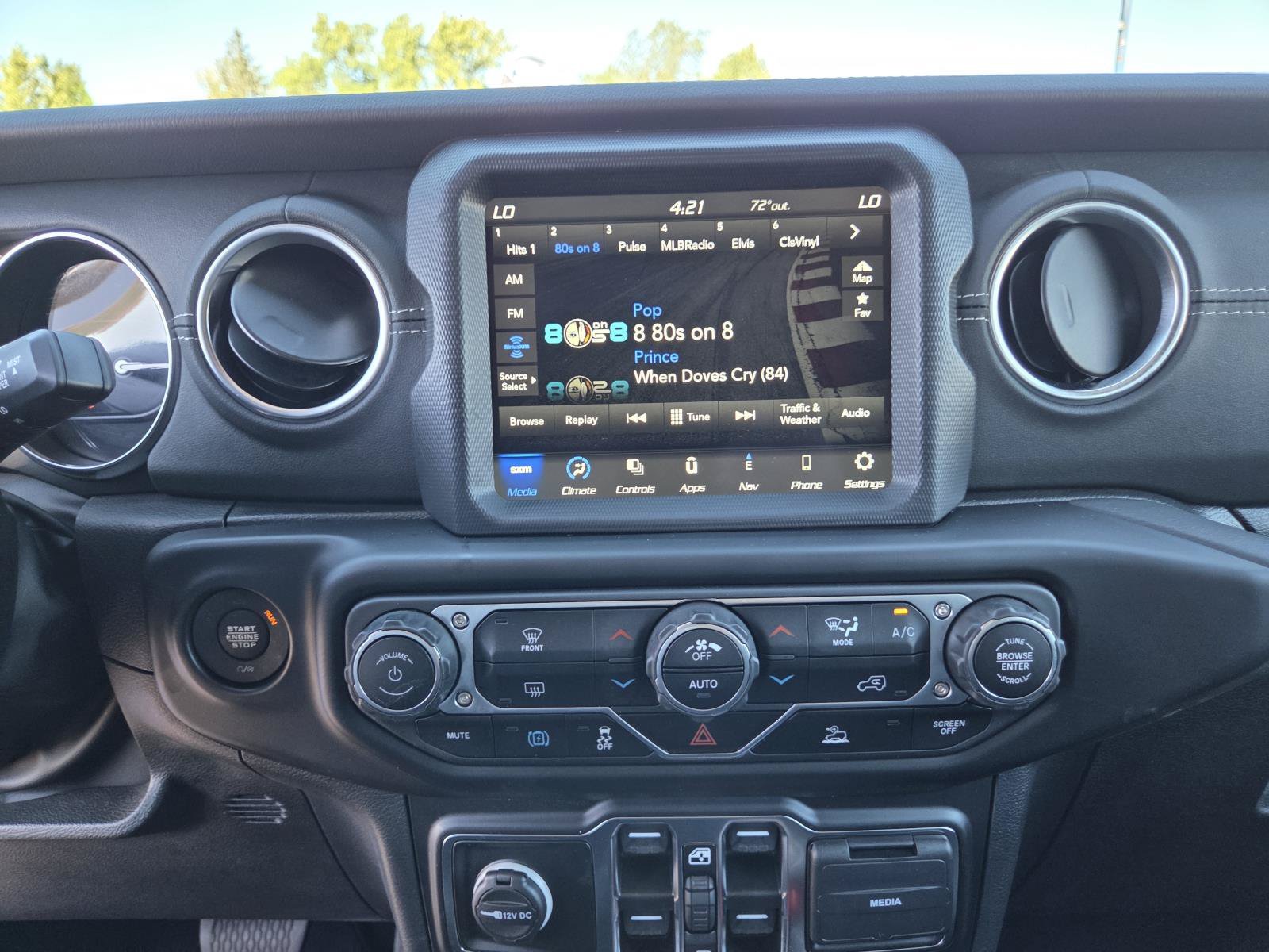 Used 2023 Hydro Blue Pearlcoat Jeep Sahara image 25
