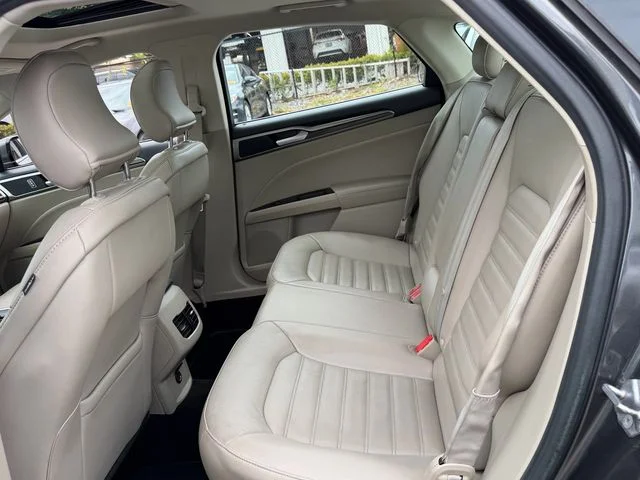 2017 Ford Fusion SE - Photo 12