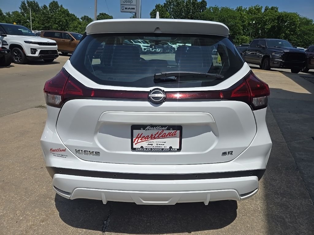 Used 2024 White Nissan SR image 9