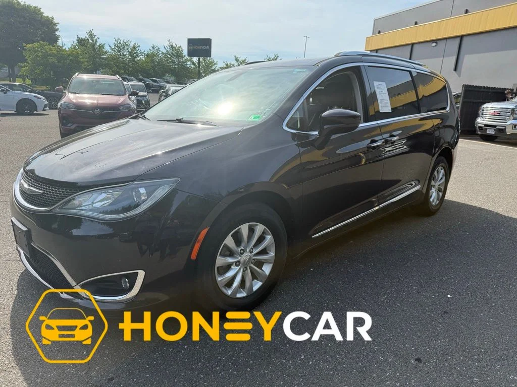 2018 Chrysler Pacifica Touring L's photo