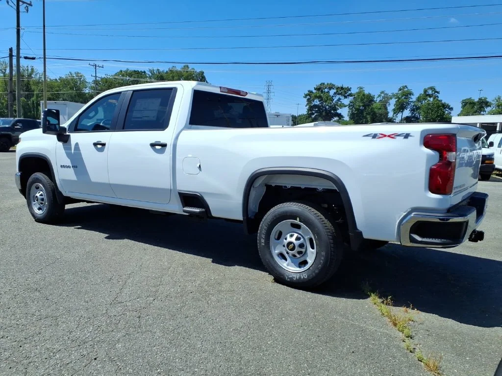 New 2026 Summit White Chevrolet WT image 6