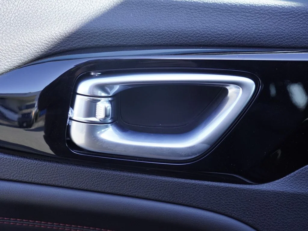 New 2026 Bright White Clear-Coat Exterior Paint Jeep Trailhawk image 10