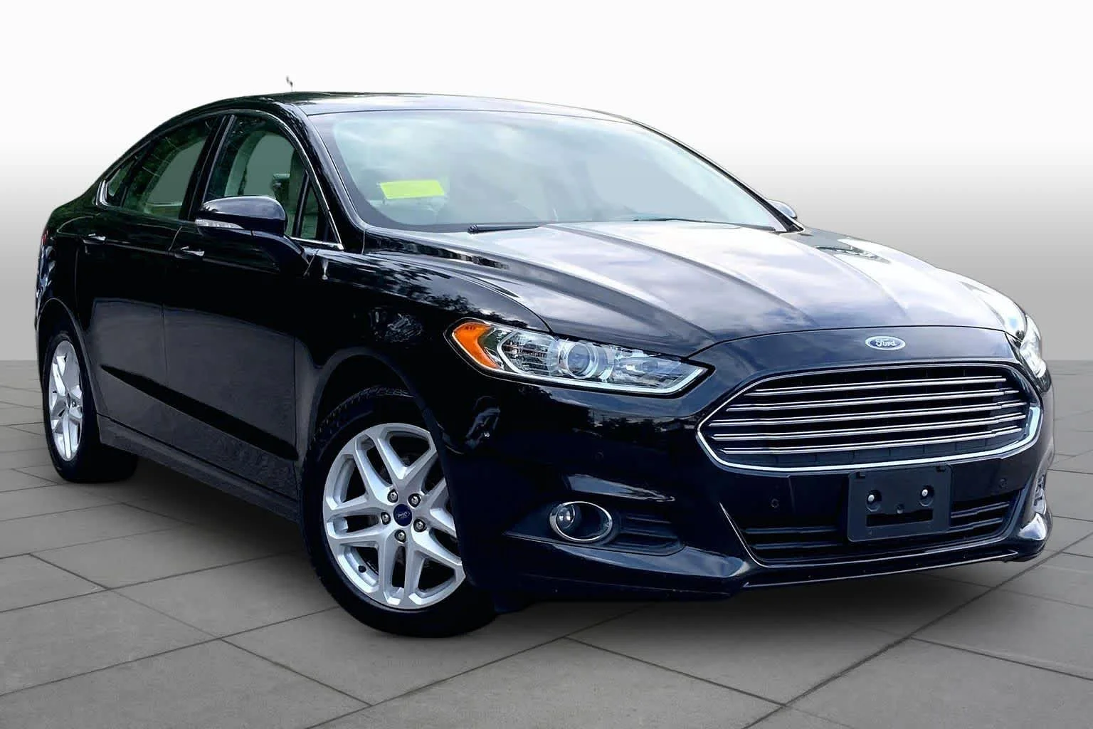 Used 2014 Tuxedo Black Metallic Ford SE image 2