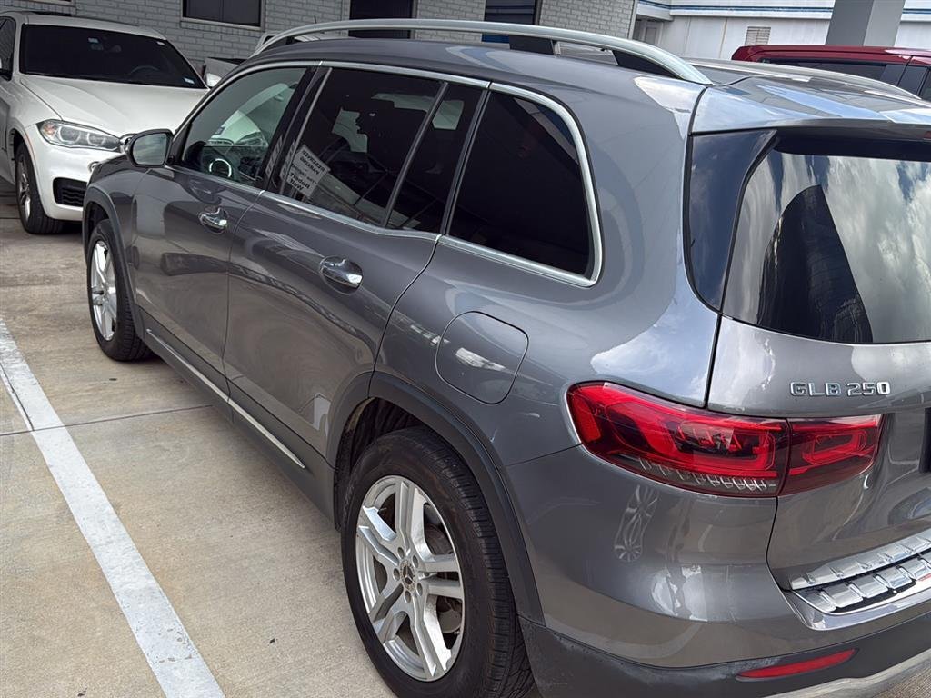 Used 2023  Mercedes-Benz GLB 250 image 3