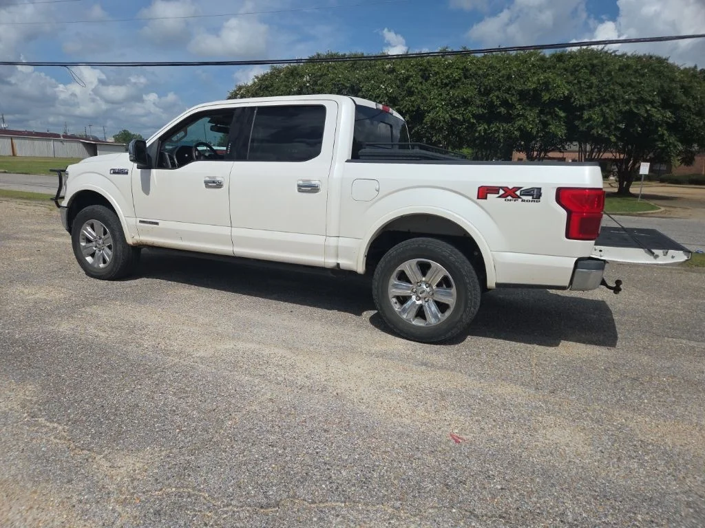 Used 2018 White Ford Lariat image 11