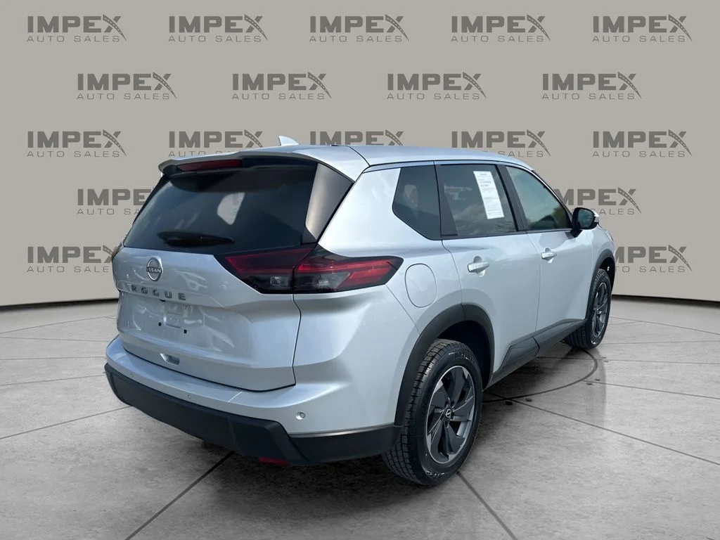 Used 2025 Silver Nissan SV image 5