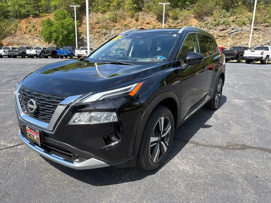 Used 2023 Black Nissan Platinum image 1