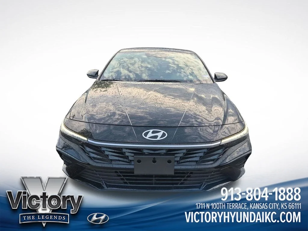 Used 2025 Black Hyundai SE image 8