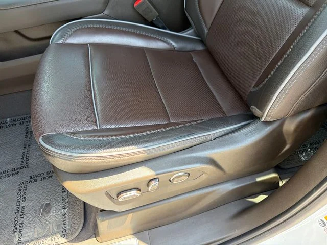 Used 2025 White GMC Denali image 21