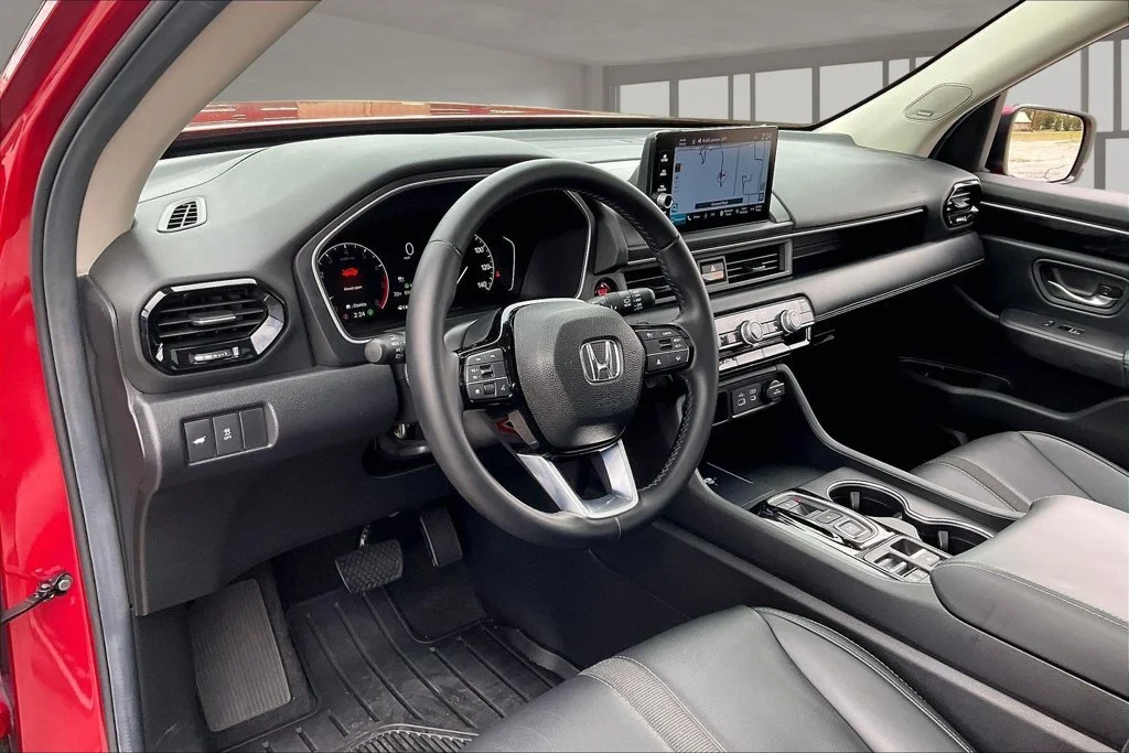 Used 2025 Red Honda Touring image 16