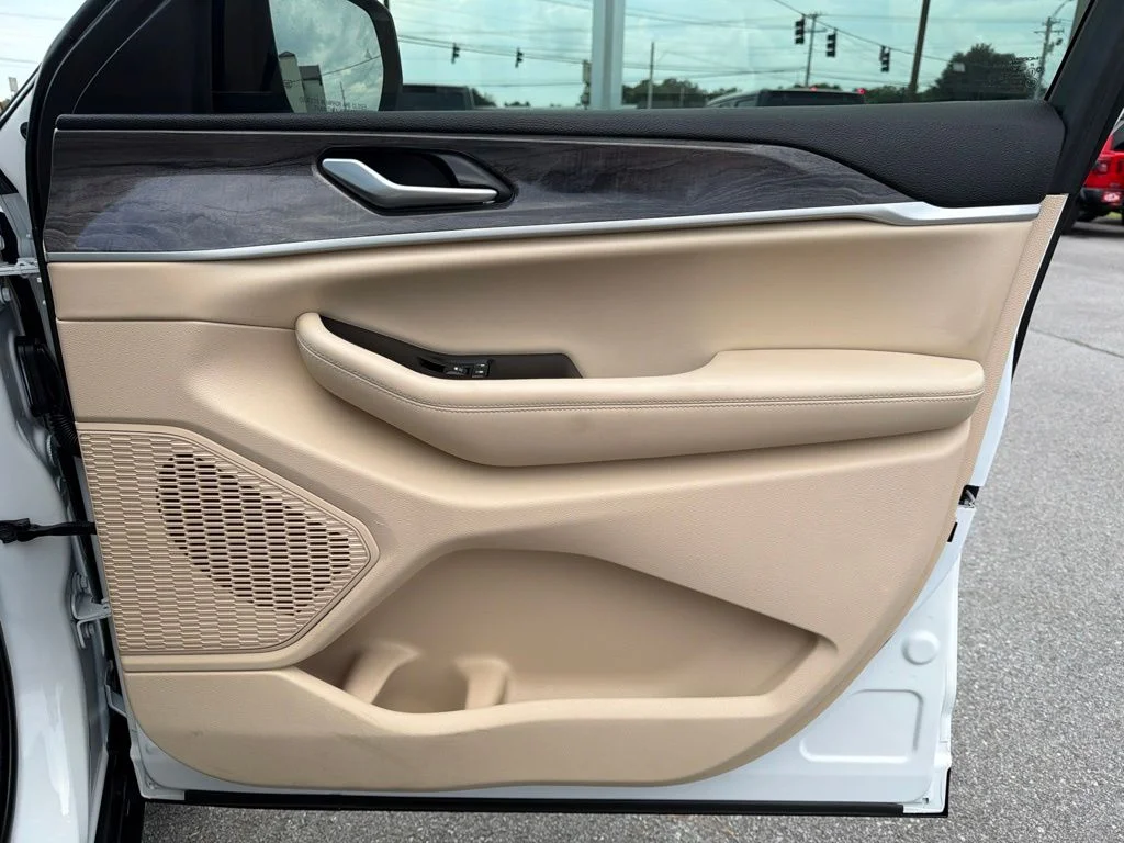Used 2024 White Jeep Limited image 25