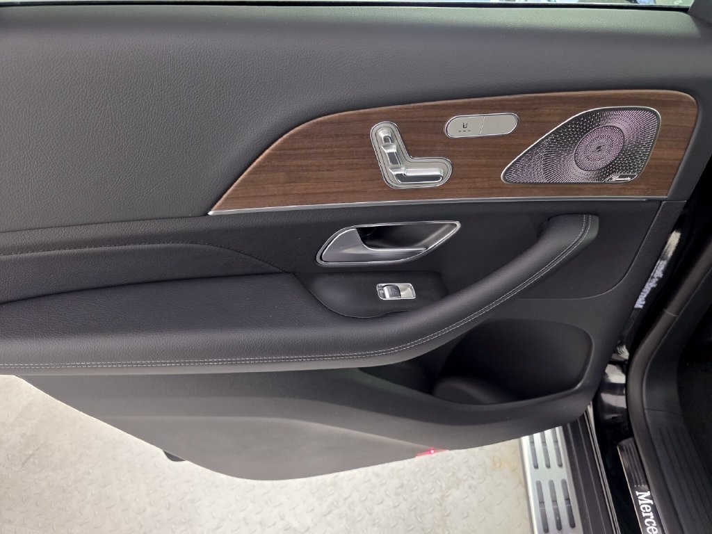 New 2026 Black Mercedes-Benz GLS 450 image 12