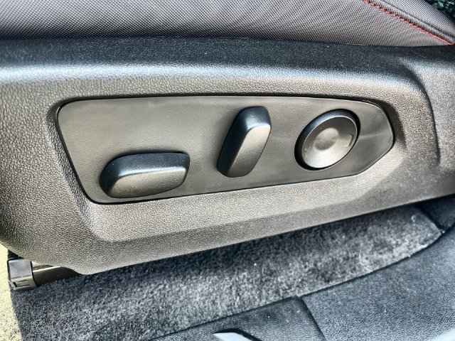 2026 Chevrolet Colorado photo 16 of 35