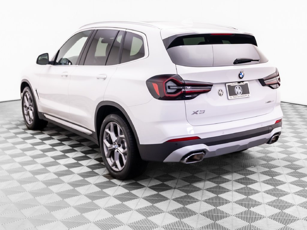 Used 2024 Alpine White BMW xDrive30i image 4