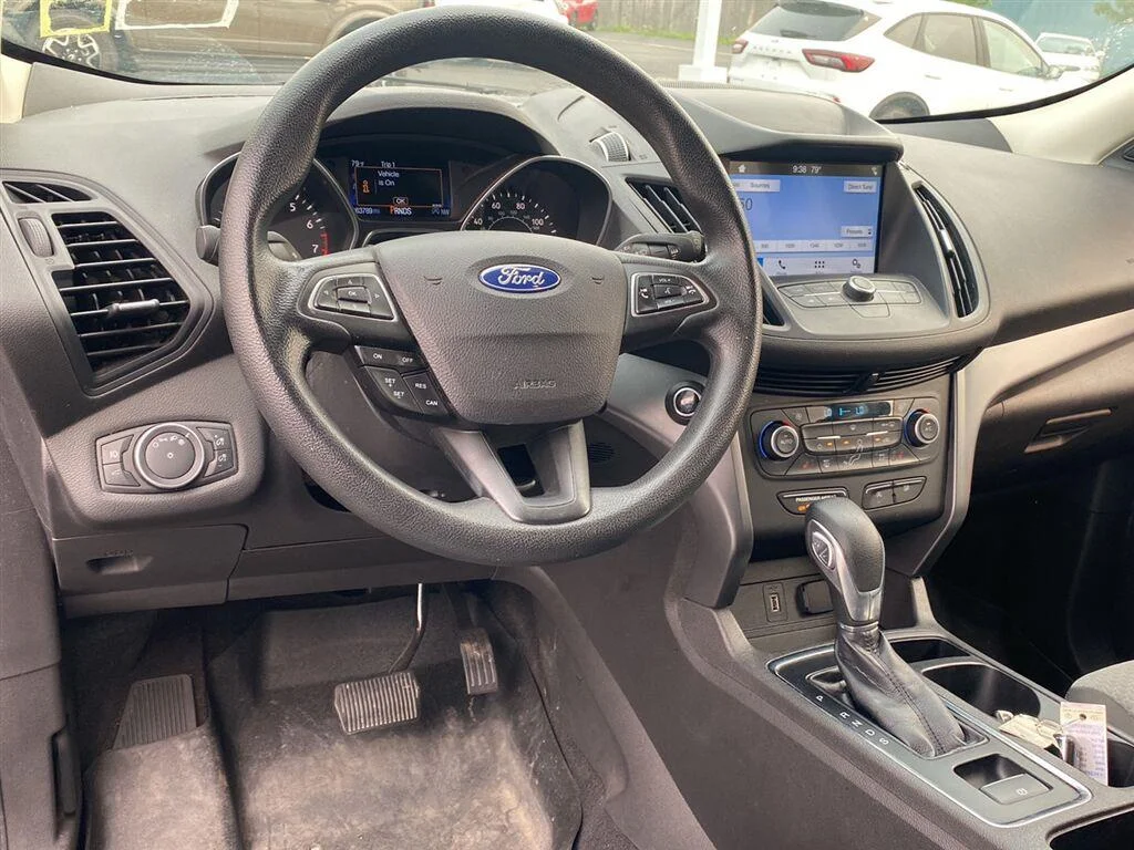 Used 2019 Magnetic Ford SE image 4