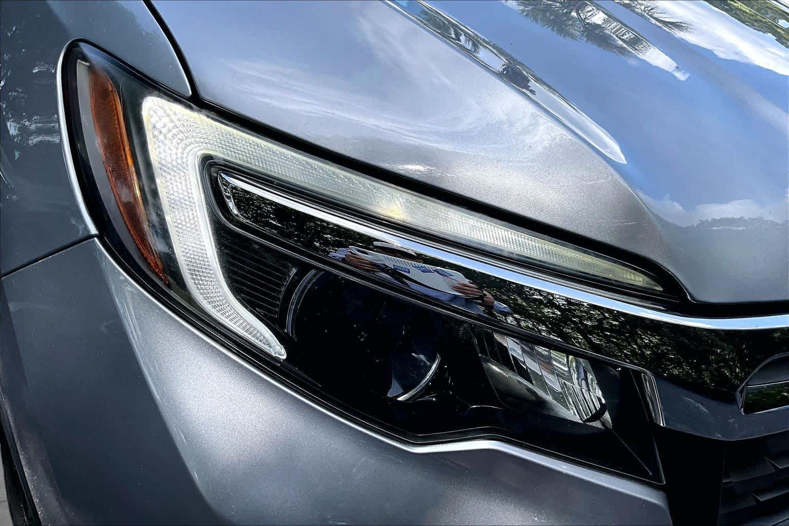 Used 2019 Lunar Silver Metallic Honda RTL-T image 28
