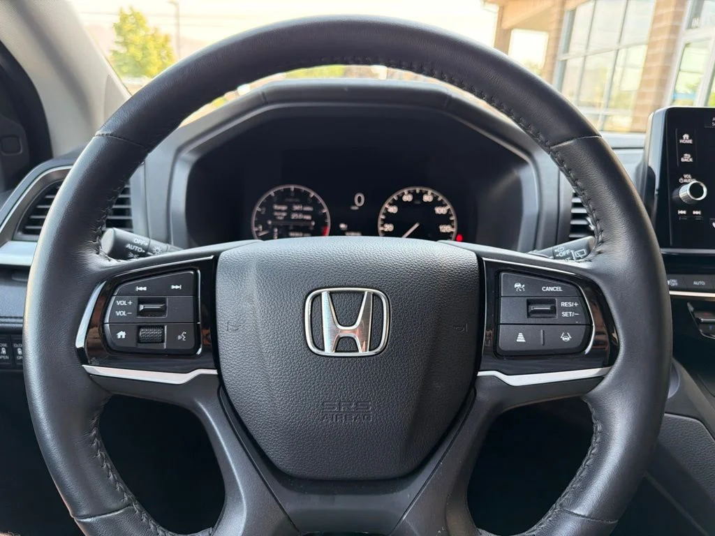 Used 2025 Black Honda EX-L image 18
