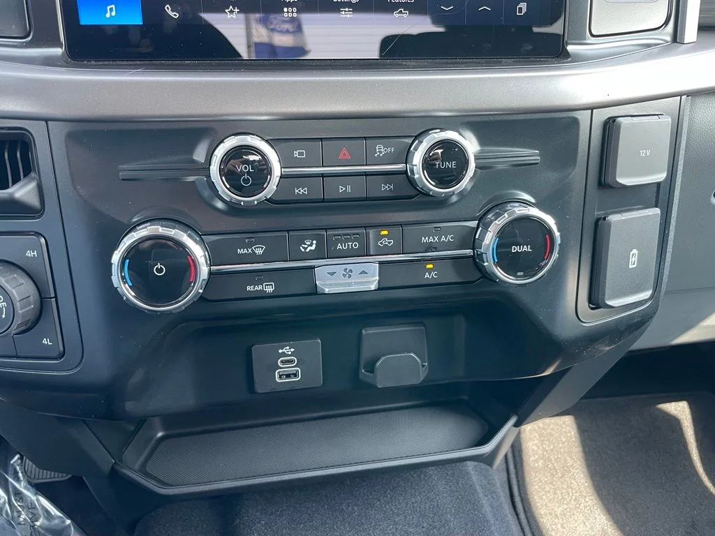 New 2026 Carbonized Gray Metallic Ford XLT image 13