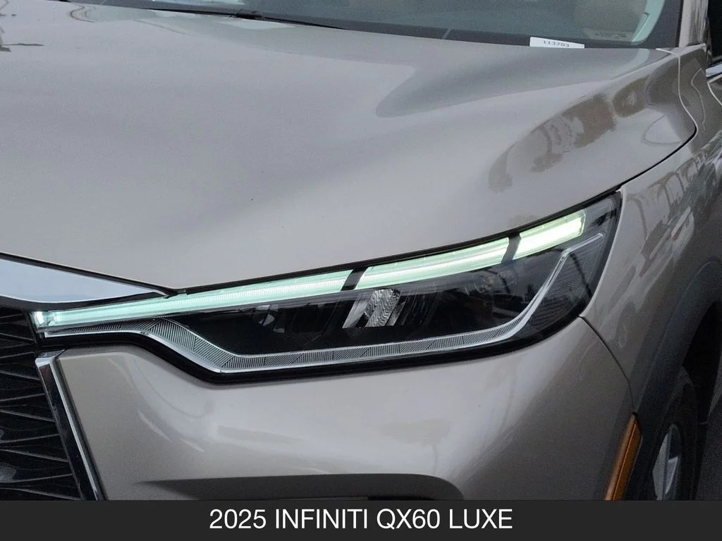 Used 2025 Silver INFINITI LUXE image 10