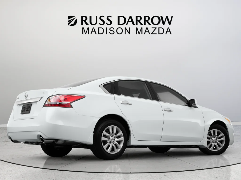 Used 2015 White Nissan 2.5 S image 5