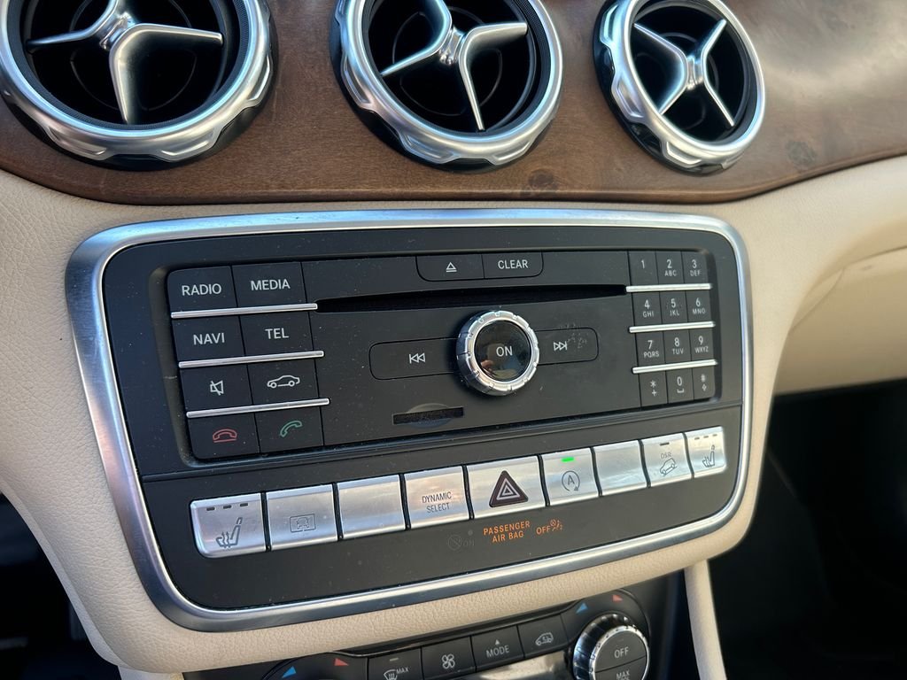 Used 2018 Black Mercedes-Benz GLA 250 image 17