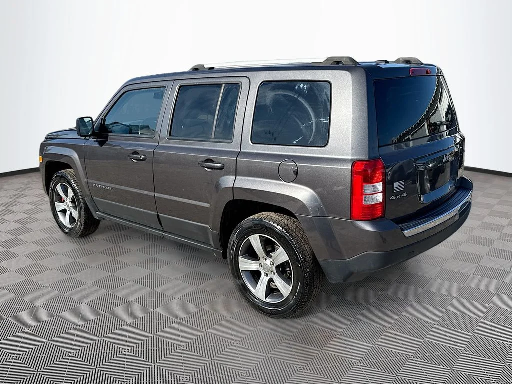 Used 2016 Gray Jeep Latitude image 8