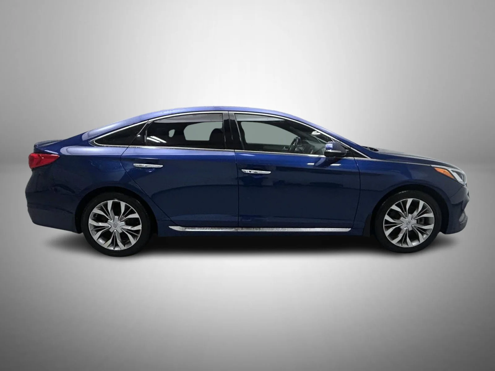 Used 2015 Blue Hyundai Limited image 4