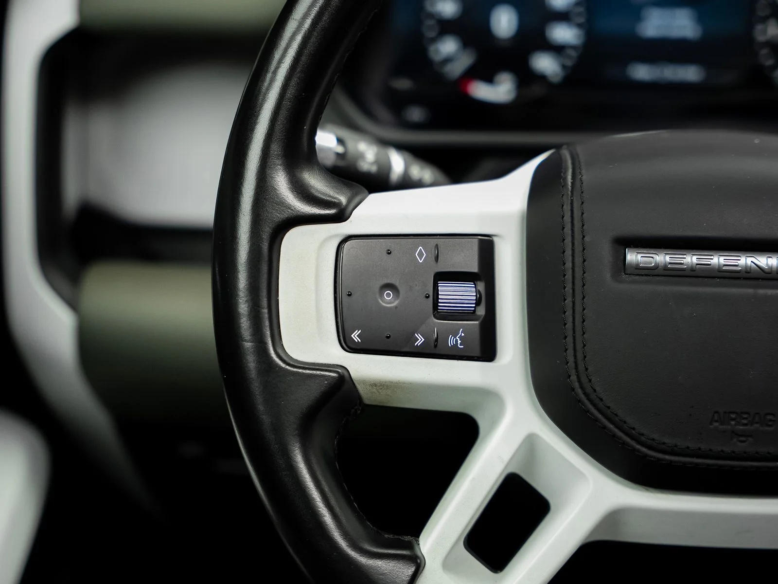 Used 2020 Blue Land Rover HSE image 44