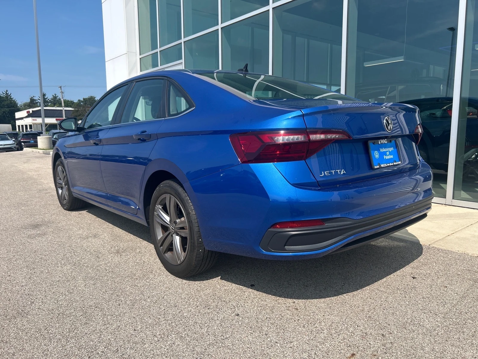 Used 2023 Blue Volkswagen SE AUTO image 3