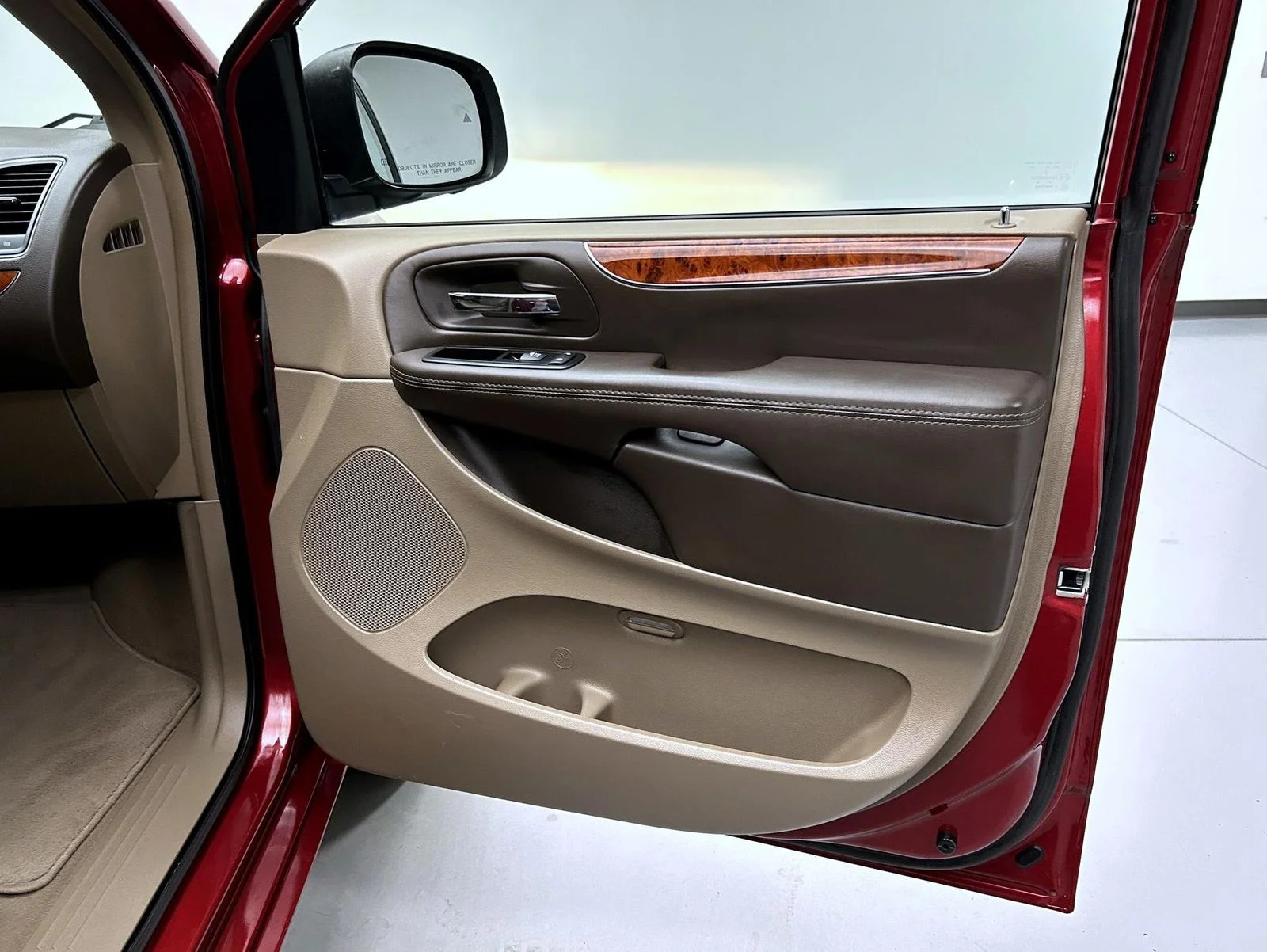 Used 2015 Red Chrysler Touring-L image 16