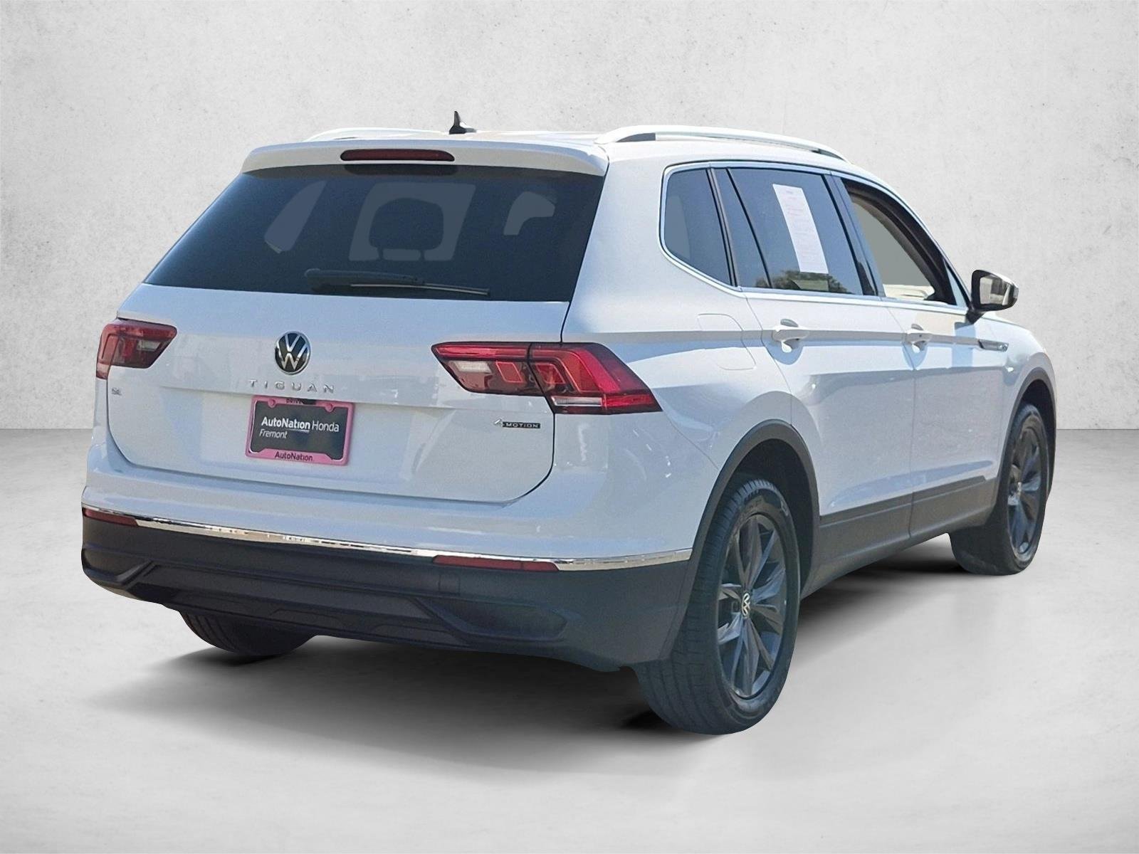 Used 2024 White Volkswagen SE image 5